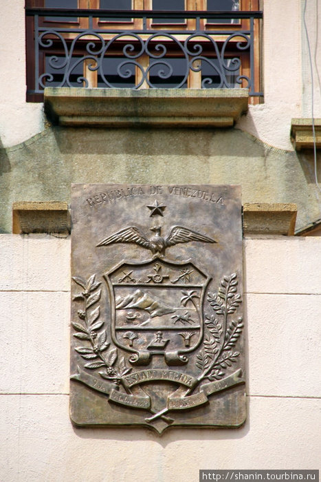 Герб на здании муниципалитета Мериды Мерида, Венесуэла