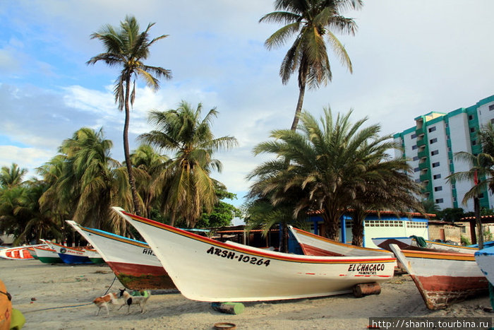 Лодки на берегу Пампатар, Венесуэла