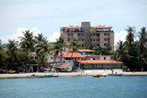 Отель и ресторан на берегу моря