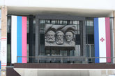 А вот эта троица: Маркс, Энгельс и Ленин на Дворце культуры появилась еще до моего рождения.