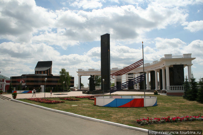 Музей боевой славы и вечный огонь. Саранск, Россия