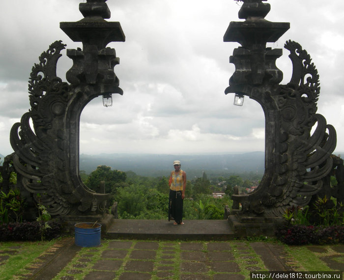 Путешествие на остров тысячи храмов Кута, Индонезия