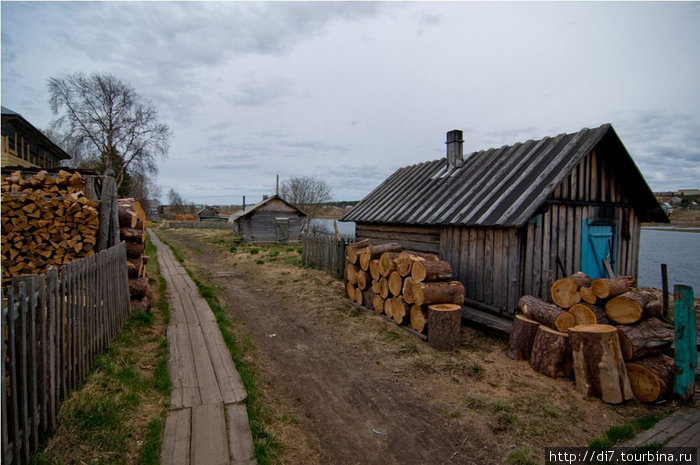 Деревенские улицы Варзуги Республика Карелия, Россия