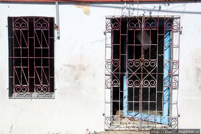 Окно и дверь Гояве, Гренада