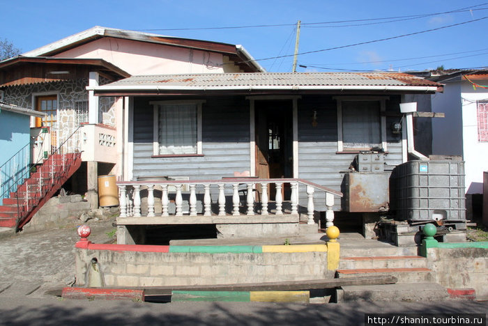 Простой одноэтажный дом Сент-Джорджес, Гренада