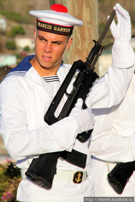 Французский моряк с винтовкой