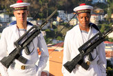 Два моряка с винтовками