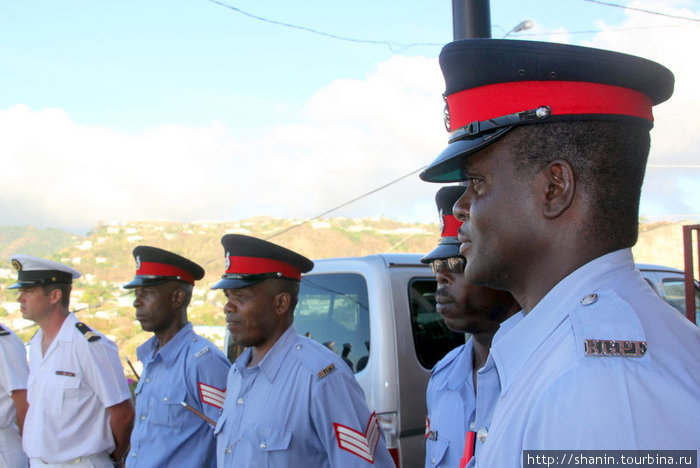 Группа полицейских с Гренады