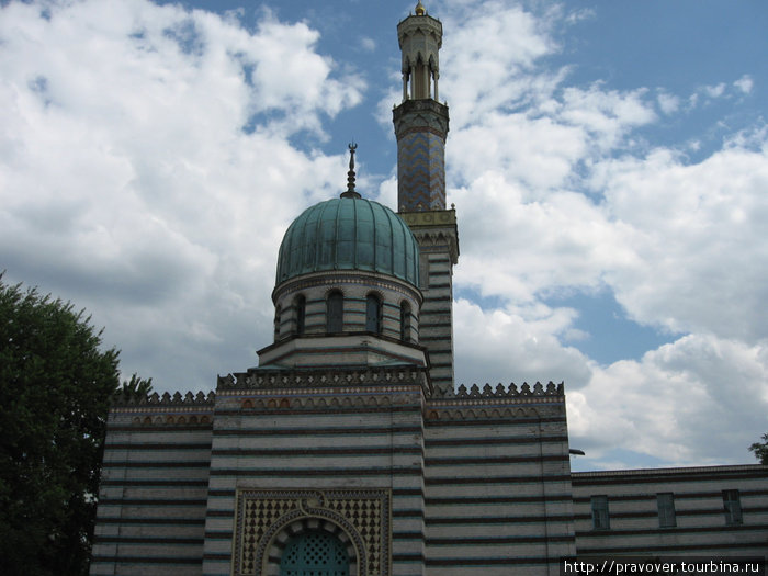 Это не мечеть, а нечто вроде водокачки. Османский стиль очень нравился прусским королям. Потсдам, Германия