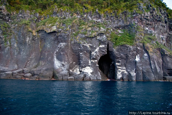Берега Сиретоко: скалы и пещеры Национальный парк Сиретоко, Япония