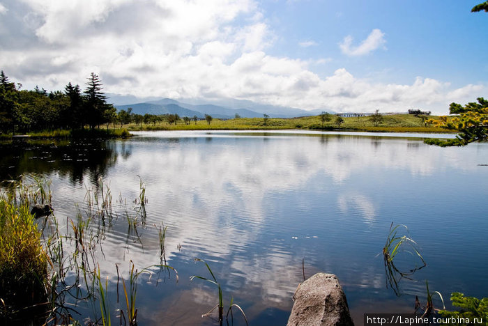 Первое из Пяти озер Сиретоко Национальный парк Сиретоко, Япония