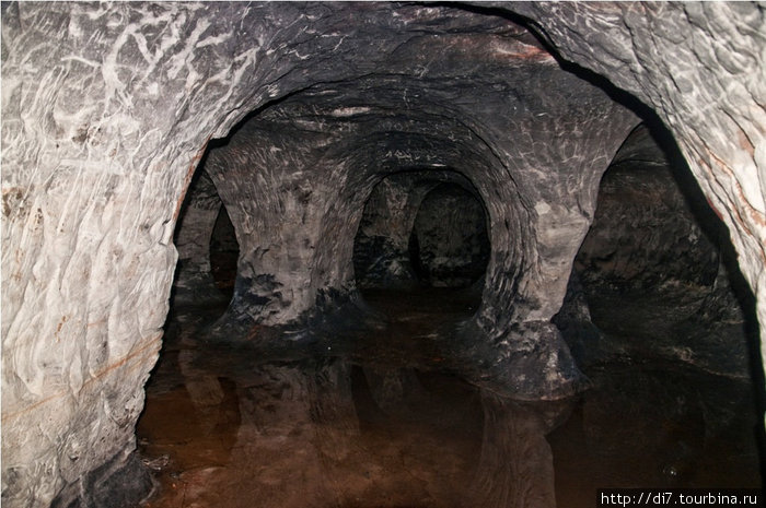 Пещерные пейзажи Луга, Россия