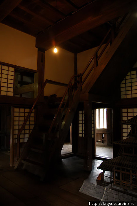 Внутренности замка. Увадзима, Япония
