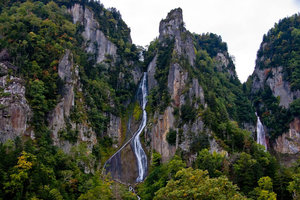 Водопады Гинга (справа) и Рюсей (слева) со смотровой-лайт.