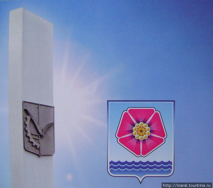 Северодвинск имеет два равноправных, официально утверждённых городских герба Северодвинск, Россия