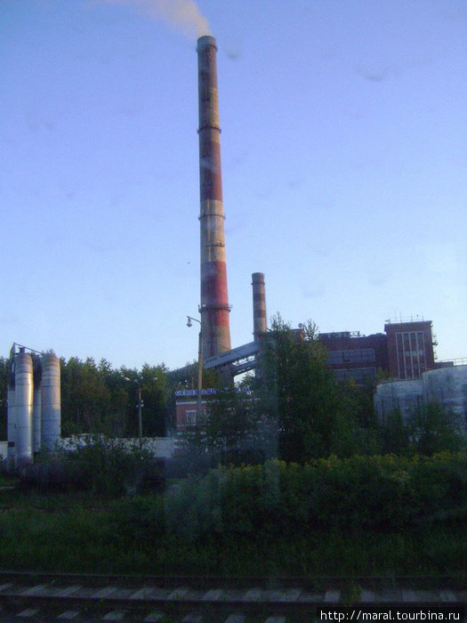 Северодвинская ТЭЦ-1 мощностью около 190 МВт, работающая на каменном угле, является одним из двух (ТЭЦ-2 мощностью 410 МВт работает на дорогом мазуте) истопников Северодвинска в студённую зимнюю пору Северодвинск, Россия