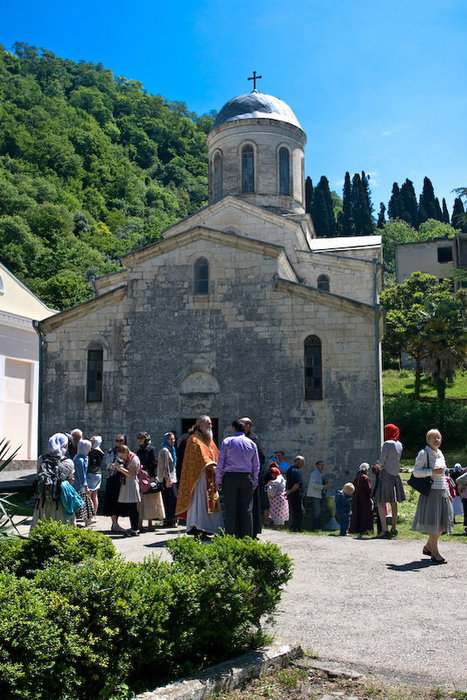 Я попал как раз в день Святого Симона Канонита, поэтому тут было очень много людей и священнослужителей Новый Афон, Абхазия