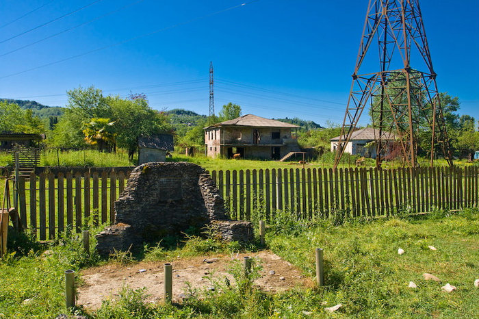 Мемориал. Странно, что не разрушен, так как надписи на нем на грузинском Сухум, Абхазия