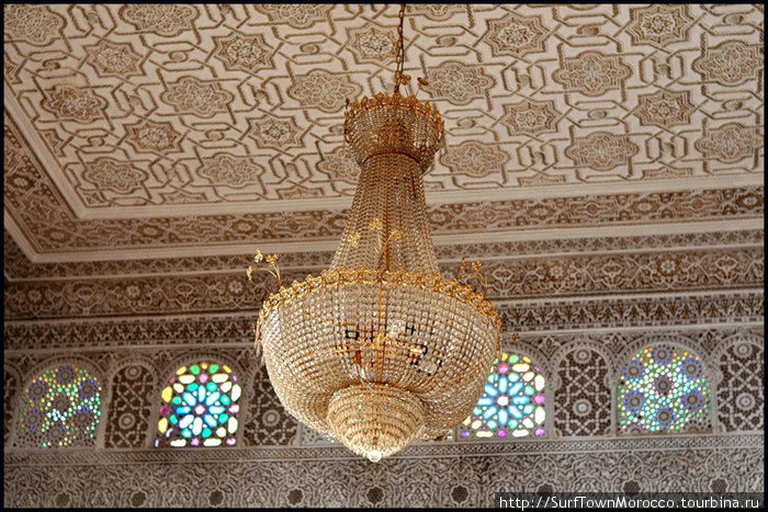 Потолок в отеле — типично для Марокко