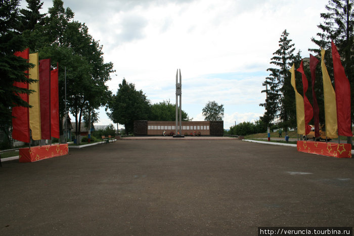Вечный огонь в конце улицы Ленина. Рузаевка, Россия