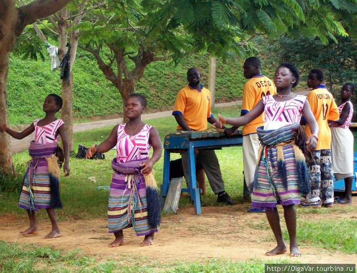 Африканские танцовщицы Джинджа, Уганда