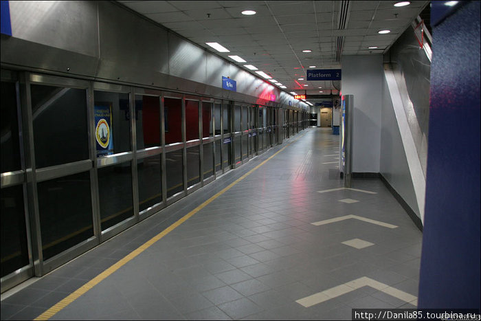 Подземные станции однообразны и скучны. Куала-Лумпур, Малайзия