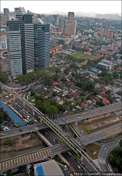 Виды Куала-Лумпура с недостроенного небоскрёба Куала-Лумпур, Малайзия