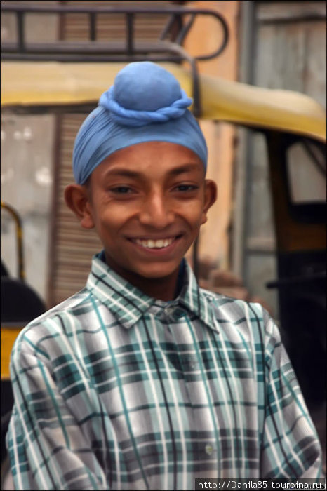 Молоденький сикх. Амритсар, Индия