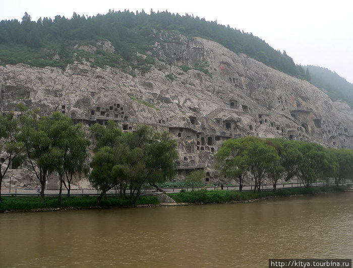 Пещеры Лунмэнь Лоян, Китай