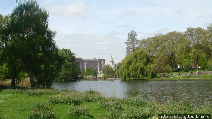 Парк Сент-Джеймс и памятник королеве Виктории Лондон, Великобритания