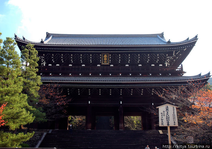 Главные ворота храма Киото, Япония