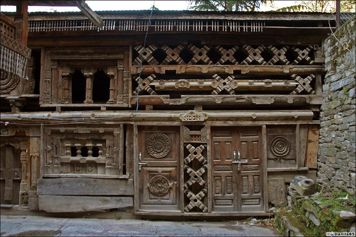 А какие там деревянные постройки! Наггар, Индия