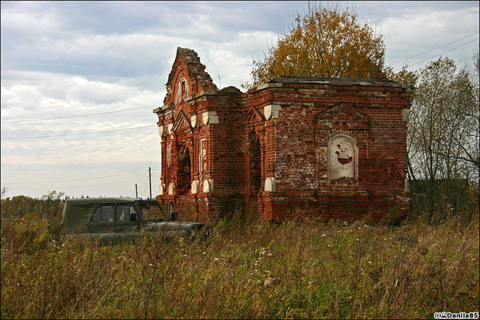 Остатки церкви. Судогда, Россия