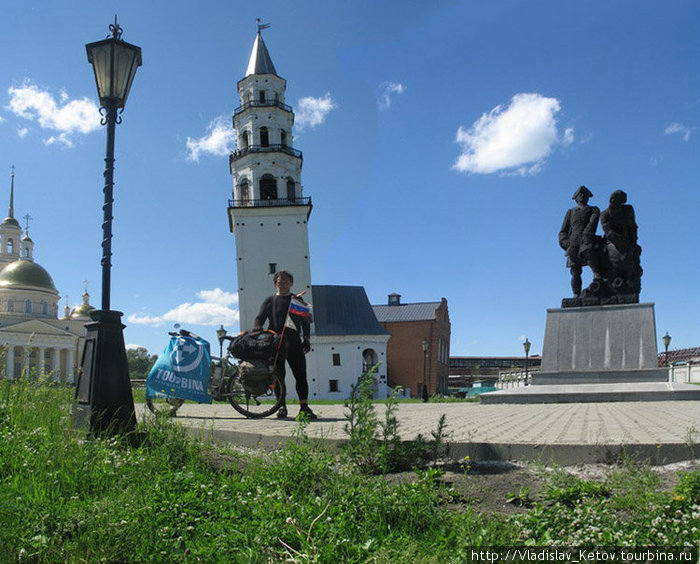 Падающая башня