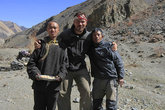 Молодой монах, наш повар и я, по сравнению с непальскими друзьями — просто гигант.