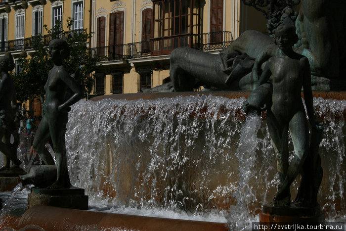 Фонтан на Площади Святой Девы Валенсия, Испания