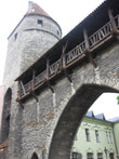 Фрагмент башни, ворота и галерея по гребню стены