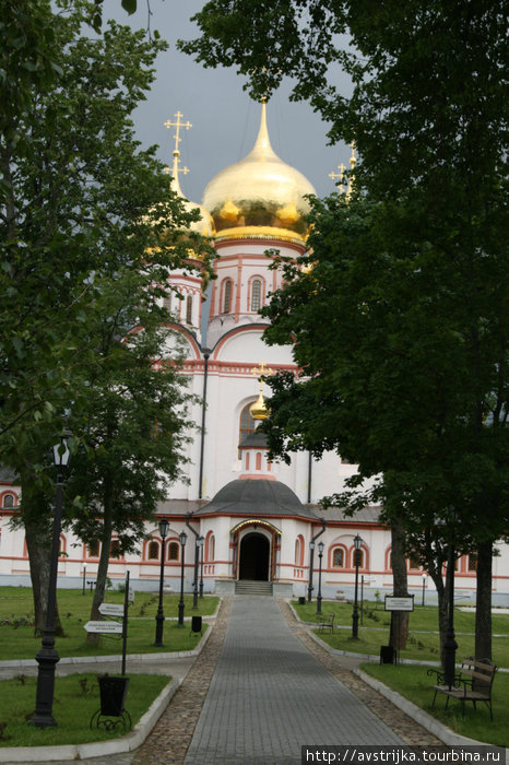 Святое место по пути из Питера в Москву Валдай, Россия