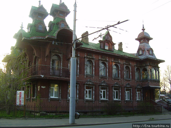 И напоследок — вот такой необычный дом! Рыбинск, Россия