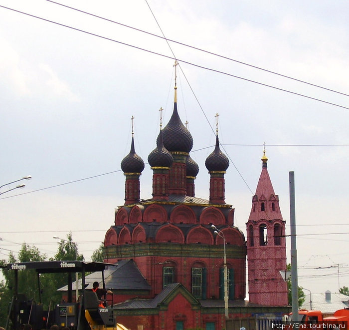 Богоявленская церковь (уникальный кадр — сделан по время реконструкции Московского проспекта) Ярославль, Россия