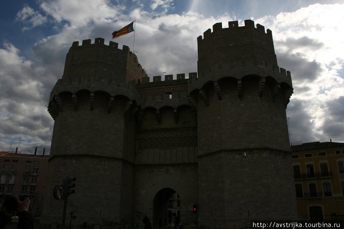 Сторожевые башни Серранос / Torres de Serranos