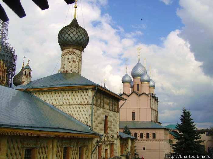 29.08.2009. Ростов Великий. Кремль. Церковь Одигитрии и церковь Воскресения Ростов, Россия