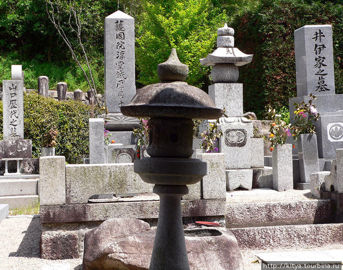 Кладбище. Такахаси, Япония