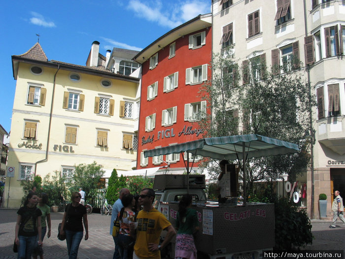 мороженное в простом киоске на площади оказалось самым вкусным из всех, что мы ели в Италии. Трентино-Альто-Адидже, Италия
