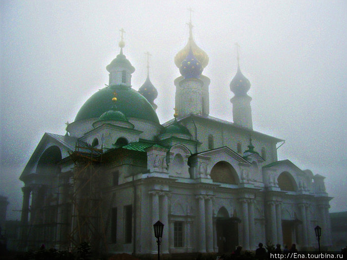 30.08.2009. Ростов Великий. Спасо-Яковлевский Дмитриев мужской монастырь. Зачатьевский собор и Яковлевская церковь Ростов, Россия