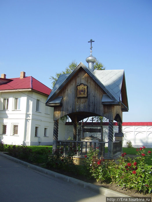 30.08.2009. Ростов Великий. Троице-Сергиев Варницкий монастырь. Колодец со святой водой Ростов, Россия