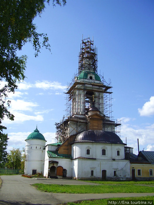 30.08.2009. Ростов Великий. Богоявленский Авраамиев мужской монастырь. Никольская надвратная церковь Ростов, Россия