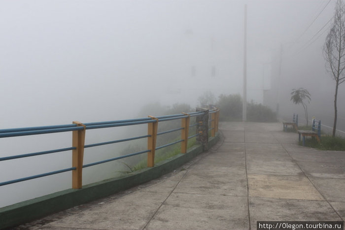 Обзорная площадка- кругом белым-бело, но когда рассеется туман открываются красивые виды Чунчи, Эквадор