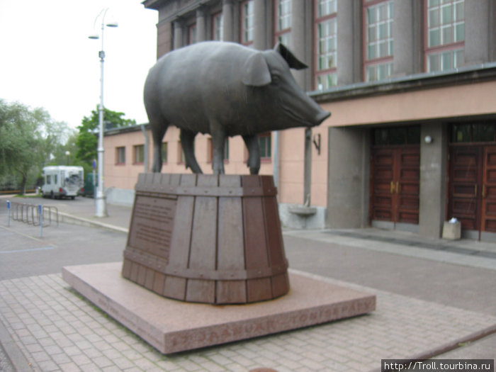 Бронзовая свинья, скульптура