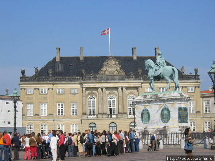 дворец Амалиенборг — королевская резиденция Копенгаген, Дания